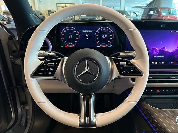 Mercedes-Benz GLB250+ 7 of 14