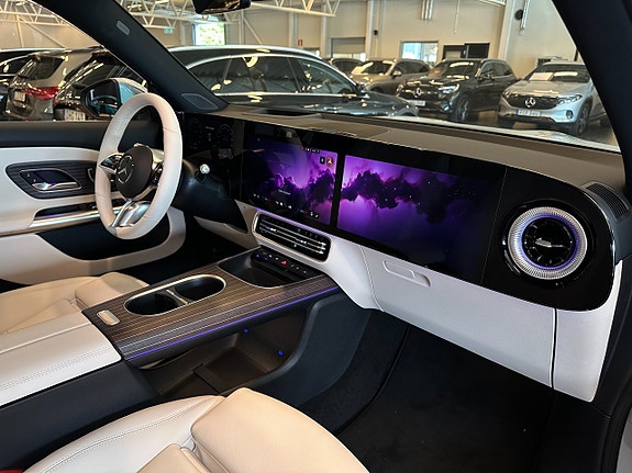 Mercedes-Benz GLB250+ 9 of 14