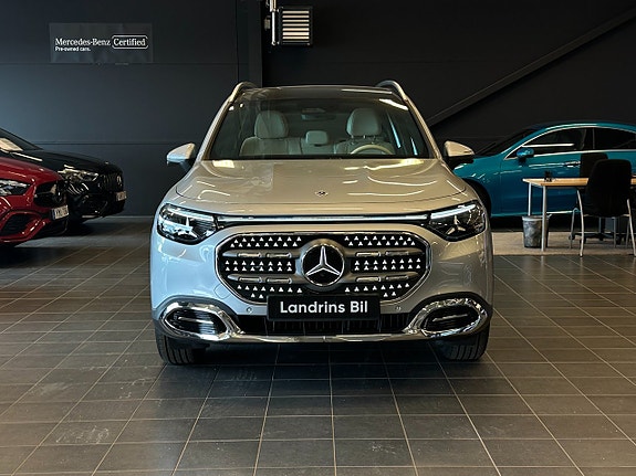 Mercedes-Benz GLB250+ 2 of 5