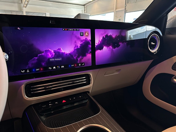 Mercedes-Benz GLB250+ 12 of 14