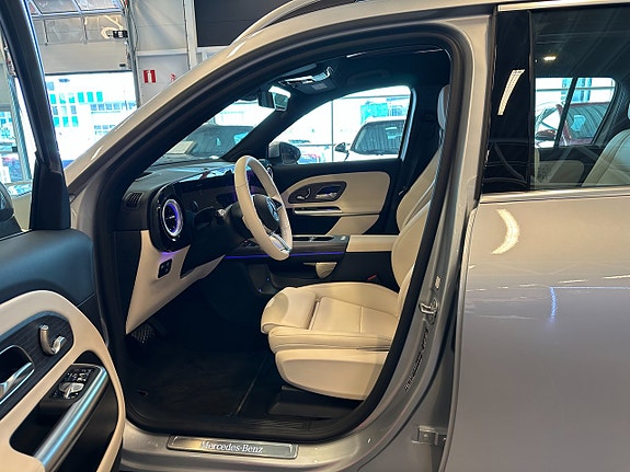Mercedes-Benz GLB250+ 10 of 14