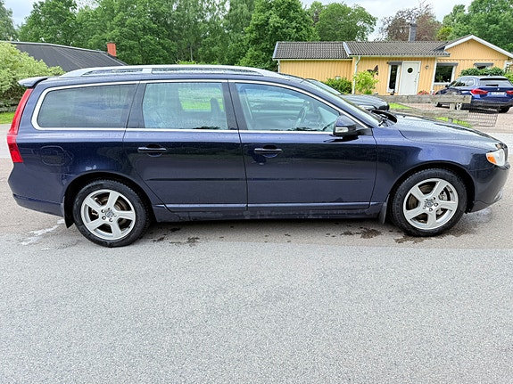 Volvo V70 4 of 5