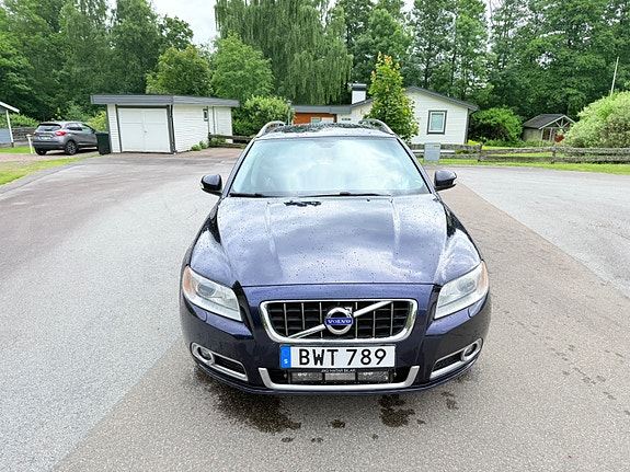 Volvo V70 3 of 5