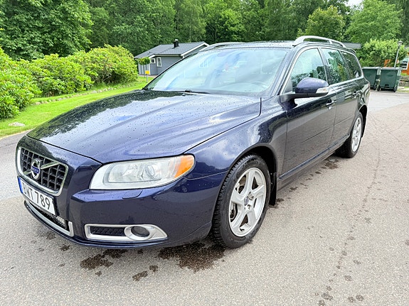 Volvo V70 2 of 5