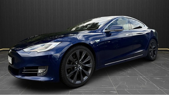 Tesla Model S 2 of 5