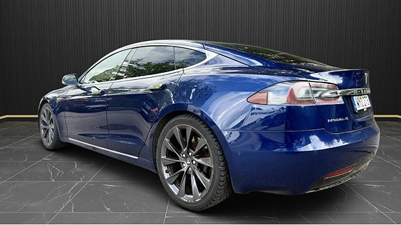 Tesla Model S 3 of 5