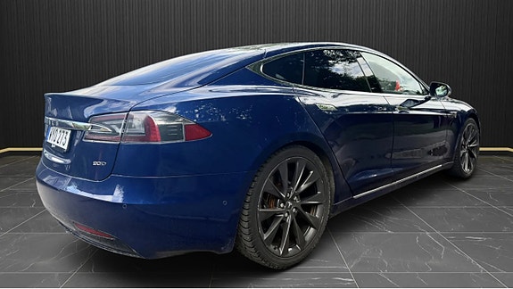 Tesla Model S 4 of 5