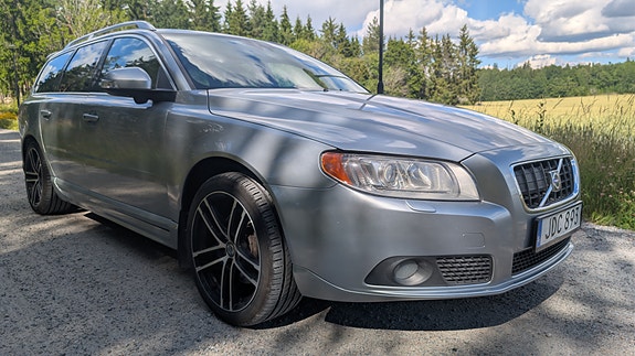 Volvo V70 3 of 12