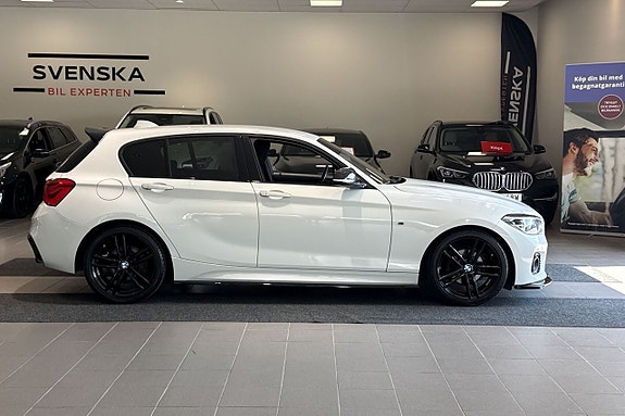 BMW 118i 2 of 5