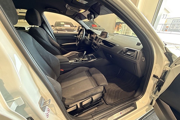 BMW 118i 9 of 30