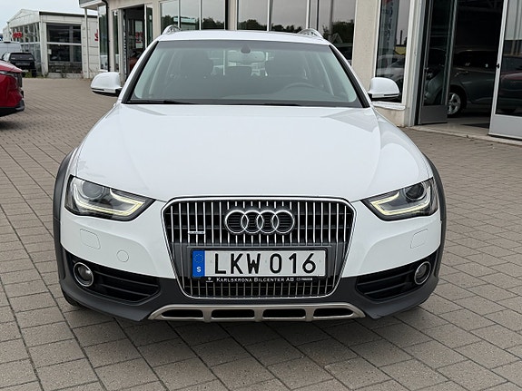 Audi A4 allroad 2 of 30