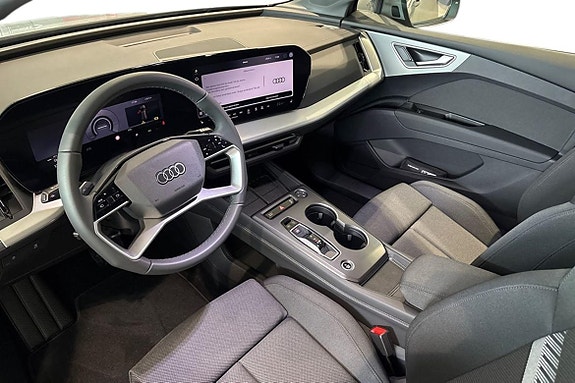 Audi Q4 e-tron 9 of 27