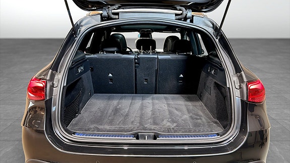 Mercedes-Benz GLC300 13 of 22