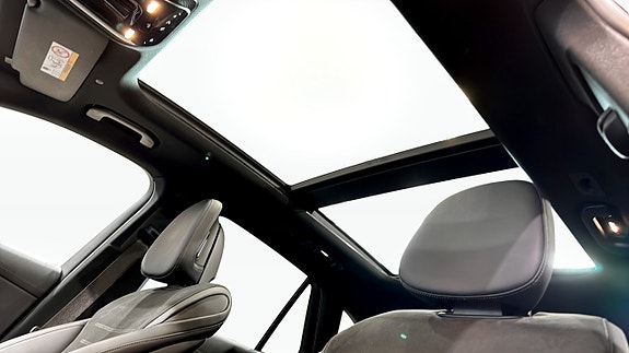 Mercedes-Benz GLC300 9 of 22
