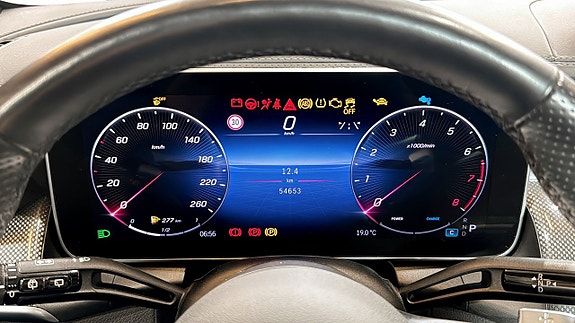 Mercedes-Benz GLC300 21 of 22