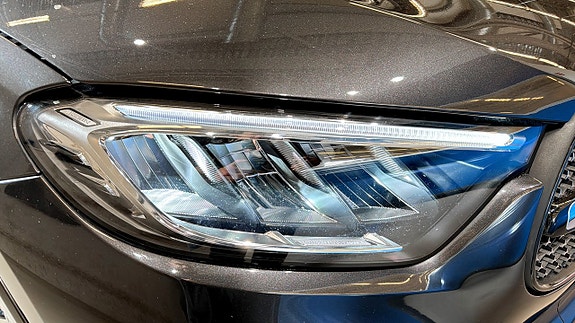 Mercedes-Benz GLC300 16 of 22
