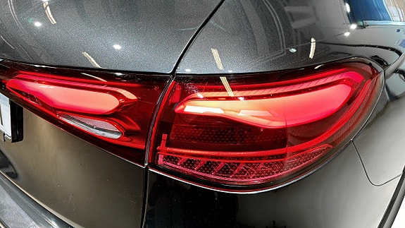 Mercedes-Benz GLC300 15 of 22