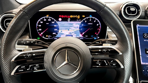 Mercedes-Benz GLC300 19 of 22