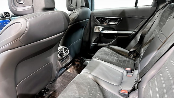 Mercedes-Benz GLC300 12 of 22