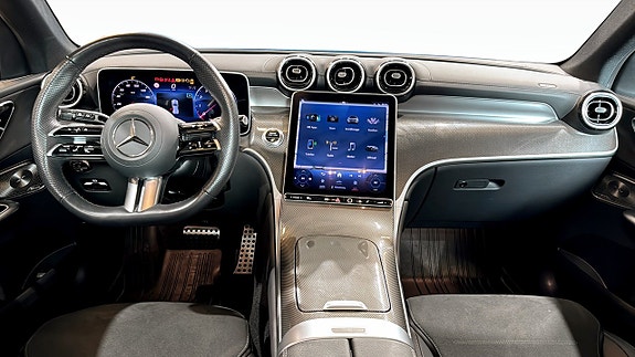 Mercedes-Benz GLC300 11 of 22
