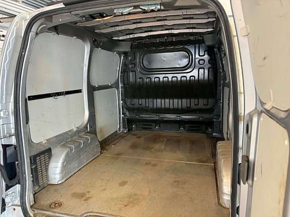 Nissan NV200 7 of 7