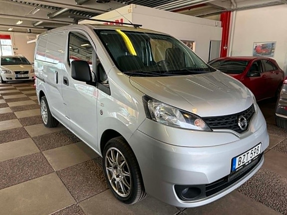 Nissan NV200 2 of 5