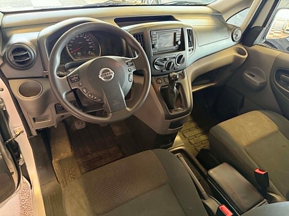 Nissan NV200 5 of 5