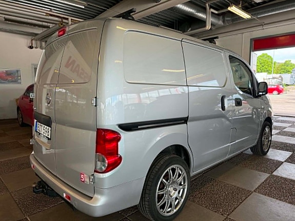 Nissan NV200 3 of 5