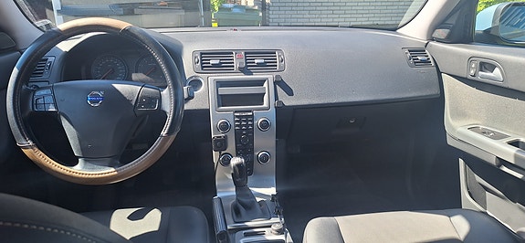 Volvo V50 3 of 5