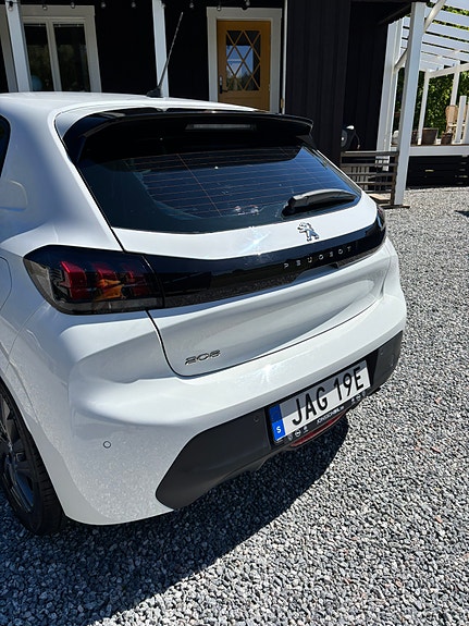 Peugeot 208 3 of 5