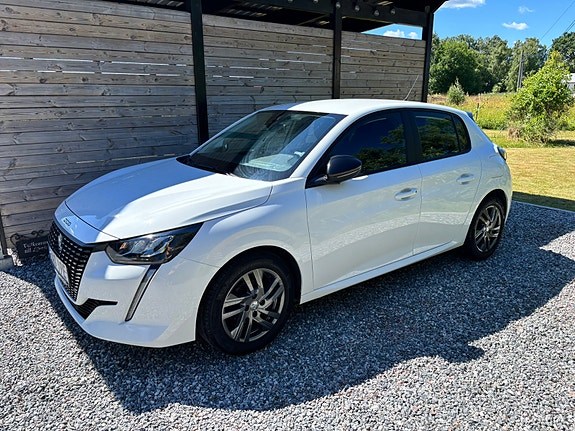 Peugeot 208 2 of 5