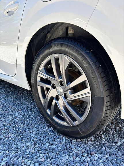 Peugeot 208 4 of 5