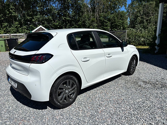 Peugeot 208 5 of 5