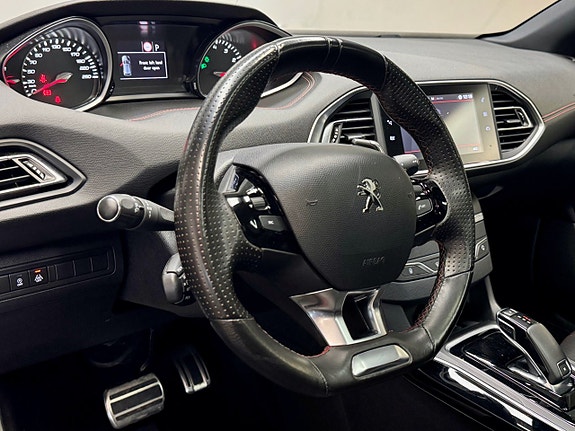 Peugeot 308 SW 9 of 19