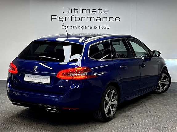 Peugeot 308 SW 2 of 5