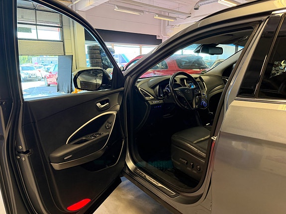 Hyundai Santa Fe 8 of 30
