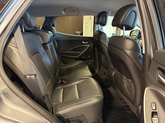 Hyundai Santa Fe 28 of 30