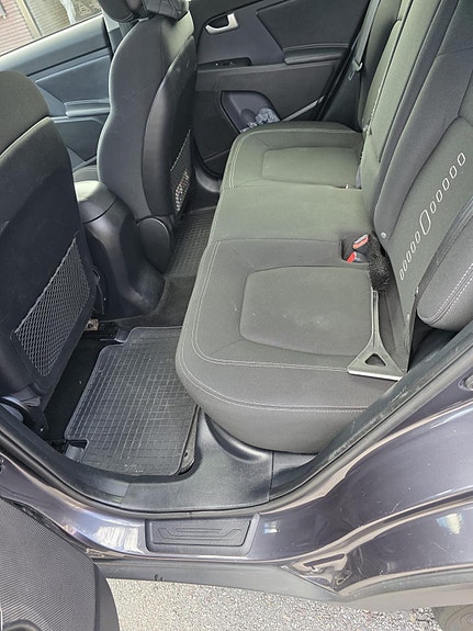 Kia Sportage 2 of 8