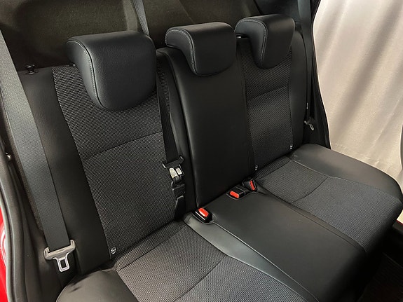 Toyota Yaris 12 of 19