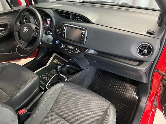 Toyota Yaris 13 of 19