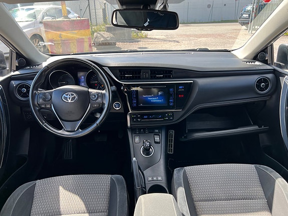 Toyota Auris 5 of 5