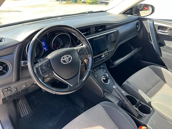 Toyota Auris 4 of 5