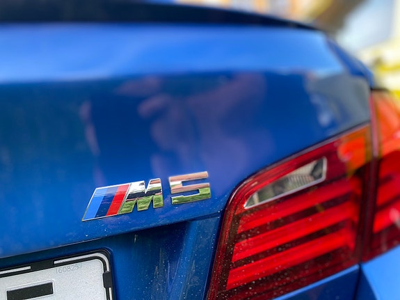 BMW M5 4 of 8