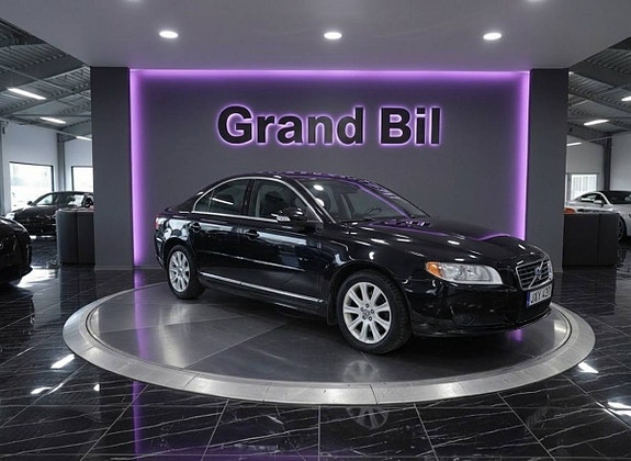 Volvo S80 2 of 5