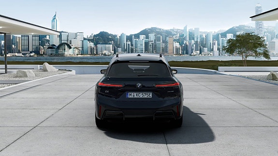 BMW iX 9 of 11
