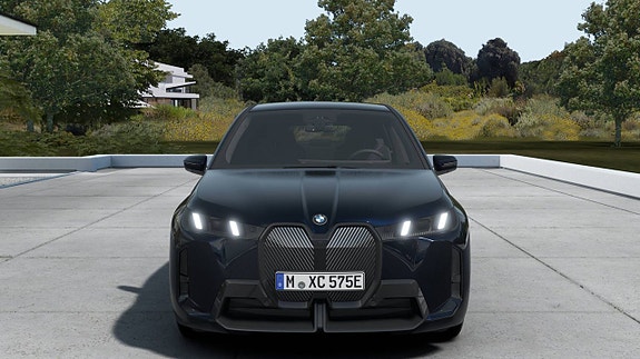 BMW iX 2 of 5