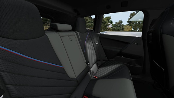 BMW iX 8 of 11