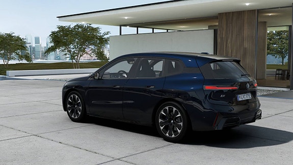 BMW iX 10 of 11