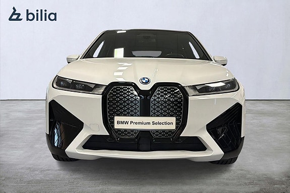 BMW iX 5 of 18