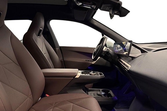 BMW iX 6 of 18